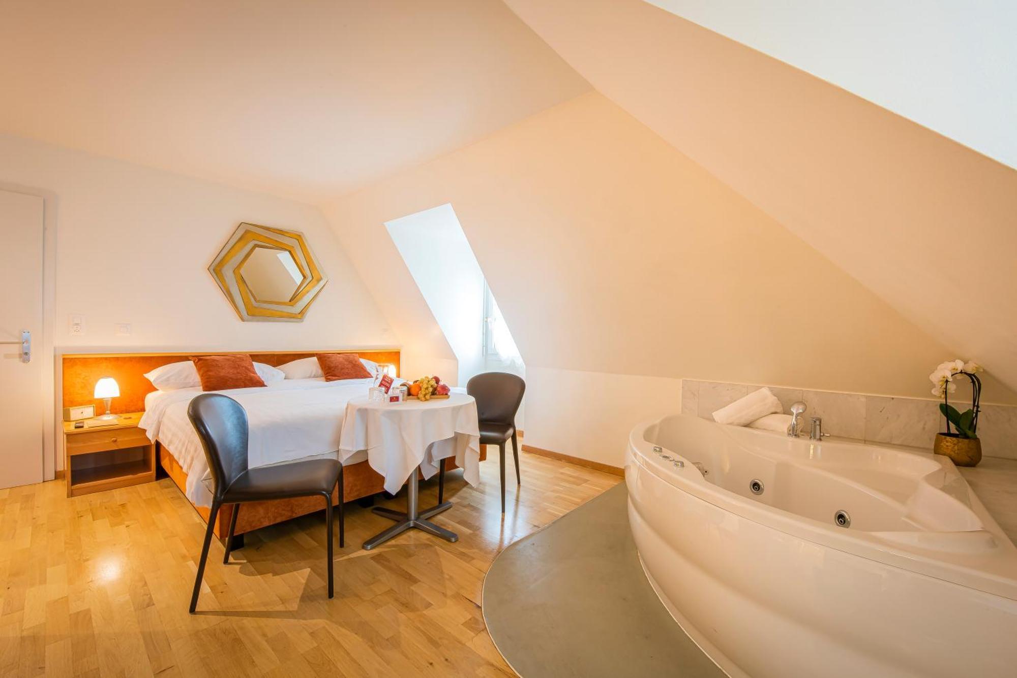 Hotel Du Cheval Blanc - City Center Bulle Eksteriør bilde
